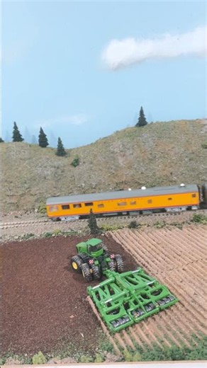 This is my HO scale Genesis UP MKT #1988 Heritage with my BLI UP executive train set