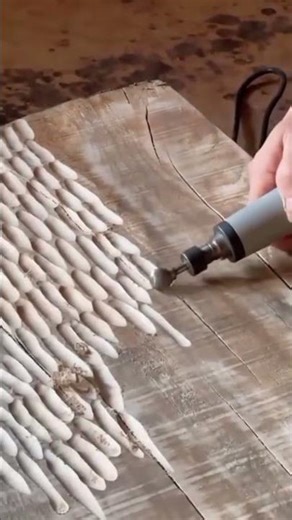 This is the process of filing and carving wood with a great, super sharp technique #shorts
