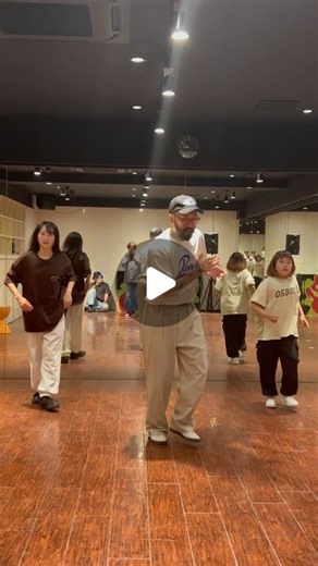 BOXER on Instagram: "Dance to an upbeat rhythm and use your body in unusual ways. The subtle differences in the way we dance, depending on the quality of the beat, may not be apparent in the video. #dancer #boxerdancedancedance #housedance"