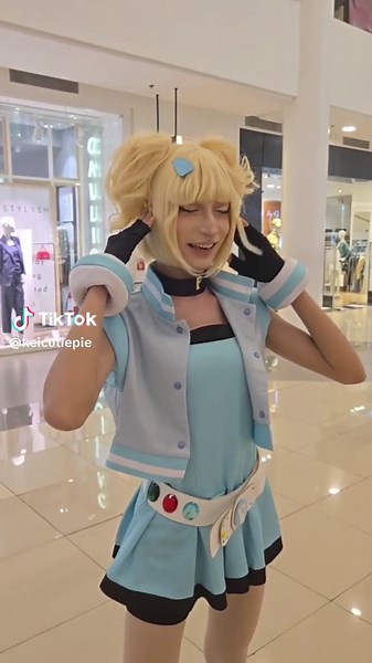 Powerpuff Girls Cosplay Fun with Bubbles