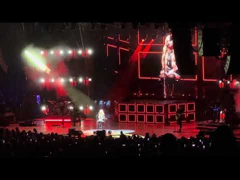Avril Lavigne concert full performance on the stage with fans live