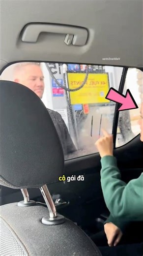 Gas station attendant plays tic-tac-toe with customer 🥹 #shortsviral #shortvideo