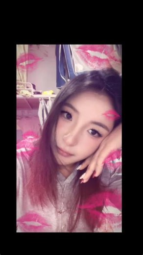 看似对口型实则秀妆嘿嘿嘿