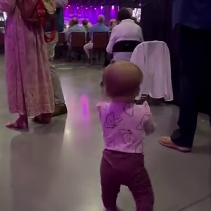 She just can’t seem to get enough Jeff & Sheri Easter! Thanks, Rodney Griffin for sharing ❤️ | Jeff & Sheri Easter