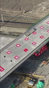 新疆で最大スパンの高速道路回転架設橋、設置完了