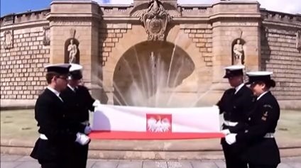 2nd May is the Day of the Polish Flag 🇵🇱 and the Day of Polish communities and Poles living abroad. Soldiers from the Honorary Company of the Maritime University of Szczecin show how to fold the Polish 🇵🇱 flag. With all due respect! 🇬🇧www.britishpoles.uk 🇵🇱 | British Poles