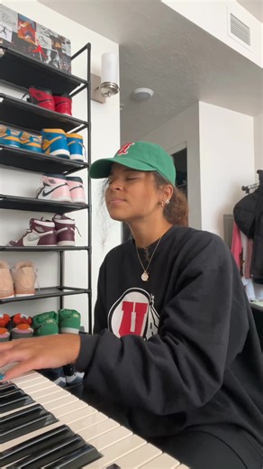 Alec Benjamin!! #facebookreels #explorepage #musician #alecbenjamin #piano #curlygirl #music #artist #singer #coversong | Lexi