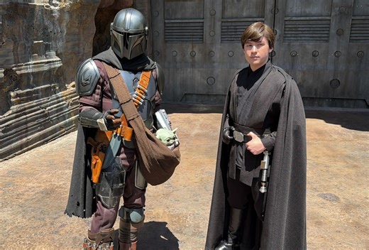 PHOTOS: Luke Skywalker Catches Up With the Mandalorian for Galaxy's Edge Timeline Shift - WDWNT