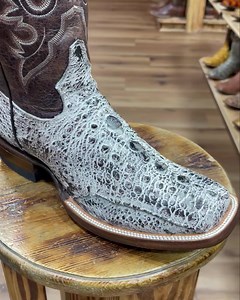 Snapping Turtle Skin Boots in color Crust Brown. Leave a comment on your size if price quote is needed! You can always stop by our location! We also offer shipping nationwide! ☎️ 713-514-9939. 👢La Hacienda Boot Co.👢 2429 Telephone Rd Houston, Texas 77023 ☎️ 713-514-9939/📱346-510-8311 #lahaciendabootco #custommade #handmade #boot #bot | La Hacienda Boot Co.
