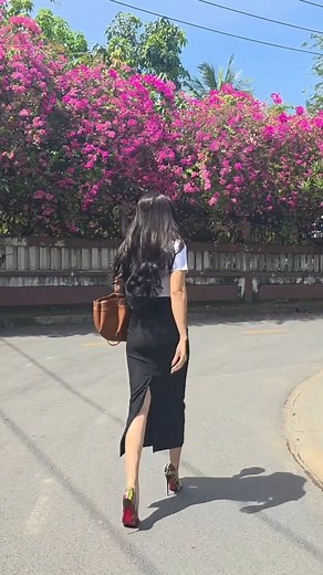 Tìm chân váy bút chì 2 lớp vải chéo Nhật vừa sang – vừa bền – vừa tôn dáng? Dòng này được chị em công sở săn cực nhiều vì mặc lên “auto thanh lịch”. Có đủ màu – đủ size, giá tốt trong hôm nay. Nàng để lại 1 chấm để shop gửi ảnh thật nhé! | Ngọc Lan Reputation