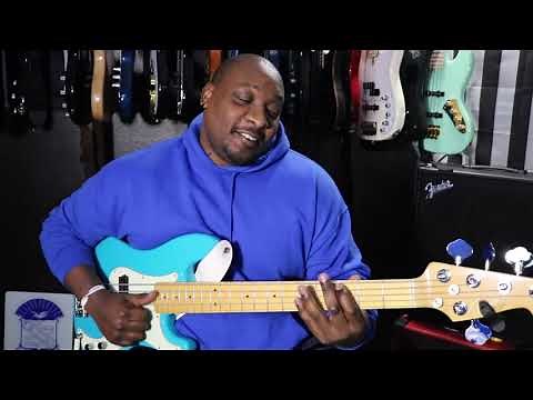 FENDER AMERICAN PROFESSIONAL II PRECISION BASS (5 string) Demo