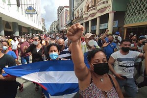 Breaking News: Thousands of Cubans on Sunday protested power outages, food shortages and a lack of medicine — an astonishing act of defiance against a government known for quashing dissent. President Biden called the protests a "clarion call for freedom." https://nyti.ms/3i0CxwF | The New York Times
