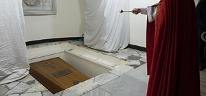 BENEDETTO XVI DOVE È SEPOLTO PAPA RATZINGER/ Tomba Grotte Vaticane, video tumulazione
