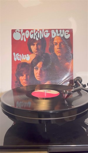 This summer it’s 55 years ago since the iconic single ‘Venus’ from Shocking Blue which was released in 1969. Who still has the single? Listen Venus here: https://song.link/nl/i/81489347 | Shocking Blue