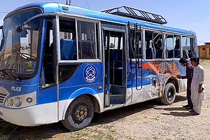 Pakistan police bus bombing kills three