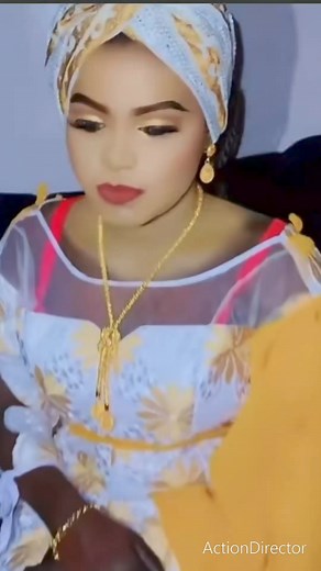 15K views · 45 reactions | on peut faire ça ehhhhh Mes respects à la maquilleuse. Le visage et le reste du corps hummmm un teint azalakapinwou | Make-Up BRIDE PRO | Facebook