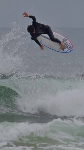 The @markrichardssurfboards x @lostsurfboards Cali Twin got put through its paces recently by @cocom4debarrelkilla on a playful Californian beach break. Mason chose to pair the board with the MR Twin 1 fins. Looks like it was a smart choice. #FCSII #FindYourFin 🎥 @riordanpringle | FCS
