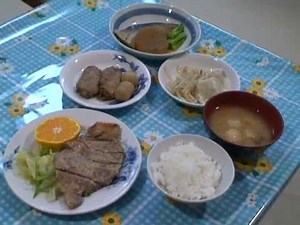 貨物船で働く船員2