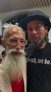 The whys behind wet balayage from @the_blondologist 🔥🔥🔥 • Why is wet balayage/soap cap/bleach bath/whatever ya call it the most satisfying? #theblondologist My fave trick that I learned from @caylie.creates_ is to apply the root tap/shadow first bc then it gets ya to have patience to let it all process properly 🤓 This is one of my favorite applications to do when the ends of old blonde are feeling a bit dull due to free radicals, build up, TOO MUCH purple shampoo, heat discoloration and so m