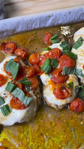 Sheet Pan Italian Style Chicken is super easy and super flavorful. Sweet roasted tomatoes on top of juicy, cheesy chicken and then it’s finished off with fresh herbs and a drizzle of balsamic vinegar. The perfect week night meal. 🍽️ here’s the recipe: https://www.stephreallife.com/sheet-pan-italian-style-chicken/ 📌 Save this video for later 📲 Follow along so you don’t miss any recipes! 🌟 I would greatly appreciate it if you could take a moment and leave a 5 star ⭐️ review on my blog! Sheet p