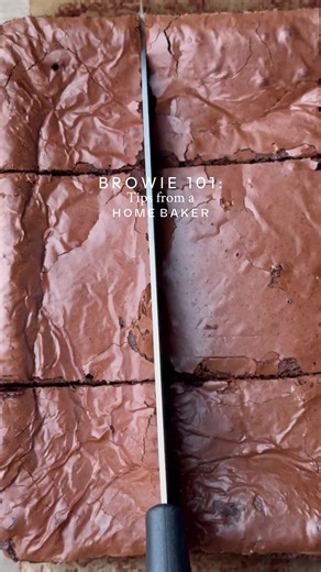 Brownie tips I’ve learned as a home baker —Save this✨ • Sugar matters. White sugar = that shiny, crinkled top. Brown sugar = extra fudginess. A combo of both gives you the best of both worlds. • Crinkled tops don’t happen by accident. You’ll only get them if the sugar is fully dissolved in the eggs (aim for about 80–90% dissolved). Whisk until the mixture looks glossy, not grainy. • Pan color affects your bake. If you’re using a dark aluminum pan, bake at 166°C instead of 176°C. Dark pans absorb