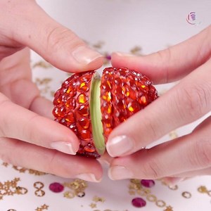 2.5M views · 10K reactions | ¿Se acabó tu bálsamo labial favorito? Pues consigue uno aún mejor con este simple tutorial | Lulu | Facebook