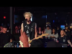 Sum 41 - Pieces (live Houston)