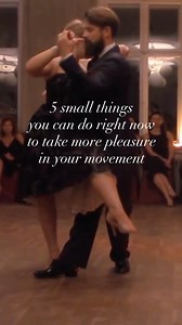 The idea is to feel the contrast between contracting-releasing-stretching the muscles and figure out which contrast feels the best. 1. Contract your core. This will keep you stable in super fast or small movements but it will completely block your disassociations. Any upper body rotation feels like fighting your own body. Now release the tension and feel how much you can rotate without forcing. When you reach the max rotation, you’ll be toned but not stiff. We use clockwise vs. counterclockwise 