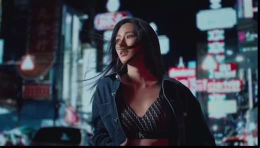 Lingling Kwong's Iconic Calvin Klein Look Breaks Boundaries