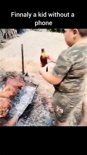 Ниггљослав Пипак on Instagram: "-RECEPT ZA PASULJ- 1. Dobro opran pasulj naliti hladnom vodom vodeći računa o količini vode jer ne bi trebalo da bude bez iste kada nabubri preko noći. 2. Sutradan prosuti vodu, naliti svežu i kuvati pasulj 10-15 minuta, pa i nju prosuti. To sve bi trebalo ponoviti još jednom, ali ja nemam strpljenja za tolika prosipanja i nalivanja. 3. U tiganju propržiti slaninu i luk, pa dodati u pasulj kada provri. Kuvati ga bez mešanja da se zrna ne bi raspala. Nakon 25-30 mi