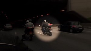 3.1M views · 1K shares | Un T-Max fou ZigZag et met la pression aux voitures à 150 sur le périph ! | DAM Express | Facebook