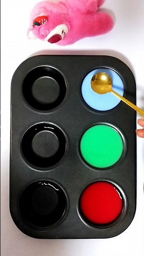 Chromatic Alchemy: Light Blue, Green & Red in Dynamic Color Fusion#colors #colormixing #satisfying