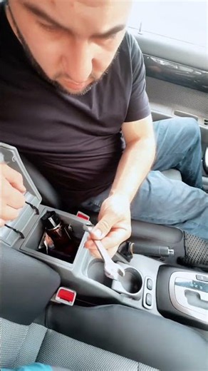 Professional center console removal in60seconds #cartutorial#hacks#automobile#diy ‪@full_oils_cars‬