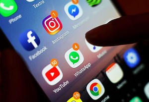 Anger over 'ugly and unsightly' phone mast plan