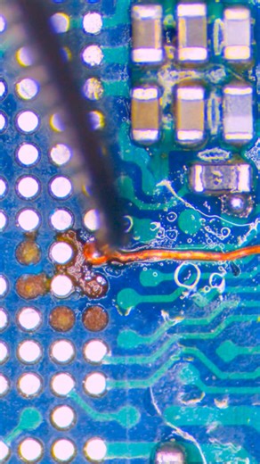 Hellorasel on Instagram: "Cell phone motherboard pin out fix #CellphoneRepair #smartphone #smartdevices #soldering #microsoldering"