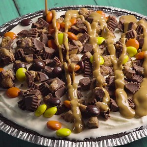 OMG GET IN MY BELLY NOW (Get the full recipe at Delish http://www.delish.com/cooking/recipe-ideas/recipes/a48006/reeses-ice-cream-pie-recipe/) | Seventeen