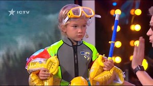 Папаньки з дітьми на пляжі🏖 Як швидко зайти у холодну воду і не замерзнути, чому банани в морі смачніші за справжні і що може підстерігатии тебе у кабінці для переодягання?🤣 Більше жартів 👉 https://clc.to/XO554Q | Телеканал ICTV