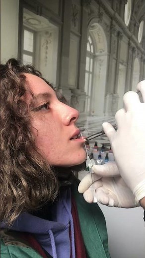 Vertical labret piercing