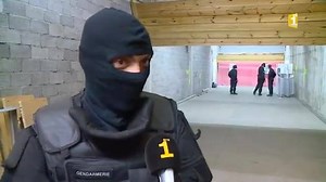 81K views · 706 reactions | [VU À LA TV] - La gendarmerie de La Réunion dispose désormais d'une antenne du GIGN. Un reportage de Réunion Première sur l'entraînement d'un groupe d'assaut qui répète les gestes et techniques élémentaires. | Gendarmerie de La Réunion | Facebook