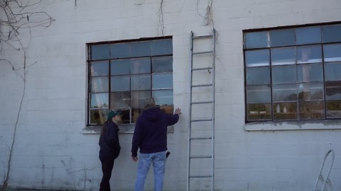 Salvaging windows for my abandoned homestead. Step-by-step process.