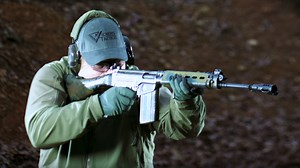 Larry Vickers & Forgotten Weapons take a look at a Rhodesian FAL