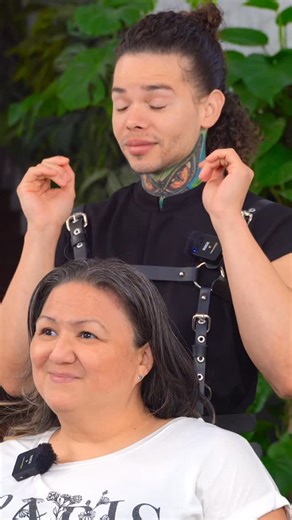 Orestes Diaz Mejias on Instagram: "Flor llegó a nuestra silla con un propósito claro: crear el look perfecto para el día más importante de su vida. Después de 25 años de amor, Flor finalmente se casa por la iglesia, cargada de emoción, ilusión y una luz que llenó por completo nuestro estudio. Y yo… me siento profundamente afortunado de ser parte de este capítulo tan sagrado y especial en su historia. 💍🤍 Sus extensiones, en tonos beige y marrones, debían integrarse de manera impecable con sus c