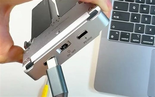 64_能够运用4种RAID磁盘阵列模式的双M.2固态硬盘盒__ #raid磁盘阵列 #raid #2230固态硬盘 #固态硬盘盒 #好物推荐__