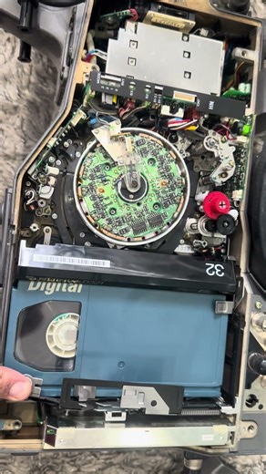 Digital Betacam tape thread