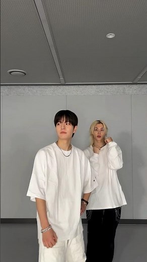 Water water 🐾 on #StrayKids #스트레이키즈 #필릭스 #Felix #승민 #Seungmin #合 #HOP #WalkinOnWater