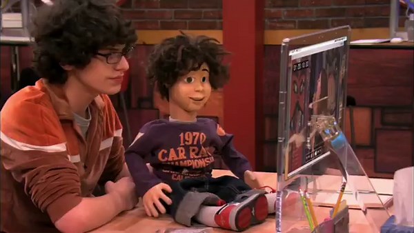 Robbie embarrassing Andre,Beck,Cat,Jade,Tori on Robarazzi on Victorious (Part 1)