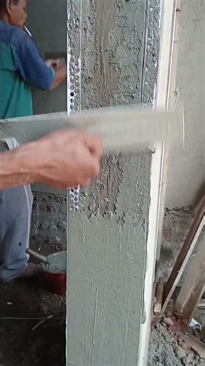 simple! cement plaster using a plastic trowel with a corner bead