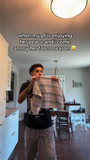 snapping like a gator 🐊 😂 #shorts #relationship #funny #couplecomedy