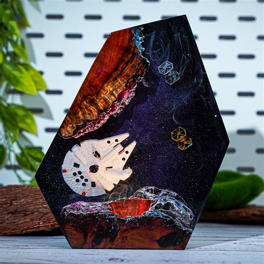 Mill.enn.ium Fal.con Resin Diorama, St.ar Wa.rs Epoxy Desk Decor | Handmade Sci-fi Galaxy Display, Universe Lamp, Valentine Gift - Etsy
