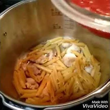 あなたとわたしの圧力魔法鍋で、チキンのトマトソースペンネを作ってみました ！